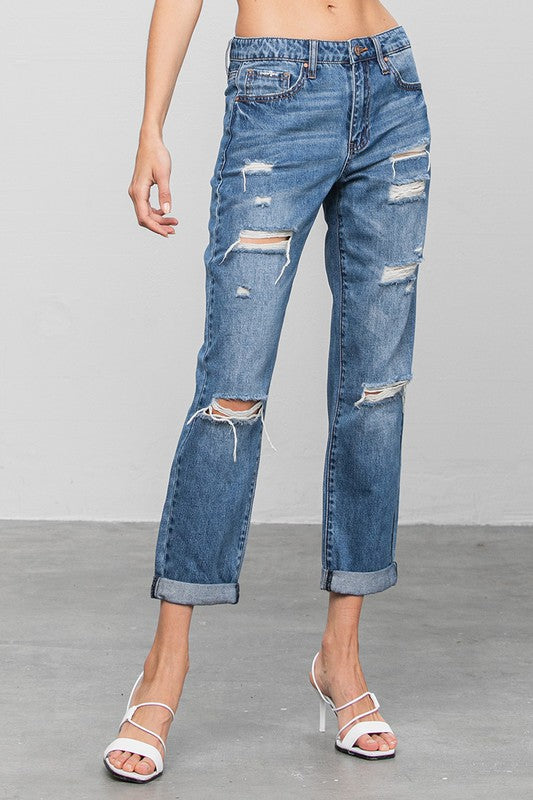 DISTRESSED PREMIUM BOYFRIEND JEANS