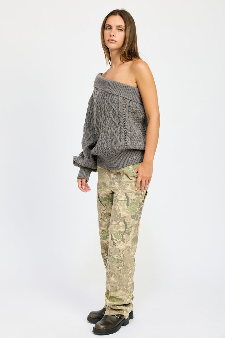 OVERSIZED ONE SHOULDER SWEATER